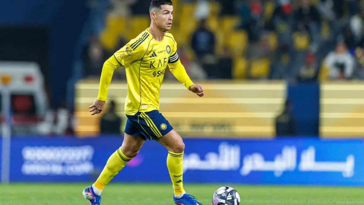 عاجل: رونالدو يدمر الفتح بعودة نارية ويحصد جائزة الأفضل - الأرقام صادمة!