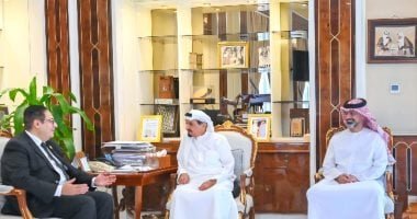 حاكم عجمان يستقبل رئيس جامعة القاهرة لبحث تعزيز التعاون العلمى والأكاديمى