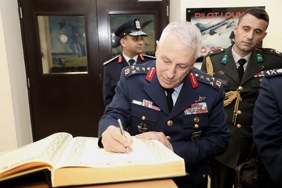 قائد القوات الجوية يلتقى نظيره التركي (2)