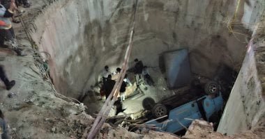 فيديو انتشال ركاب ميكروباص سقط في حفرة بعمق 6 أمتار بالزاوية الحمراء