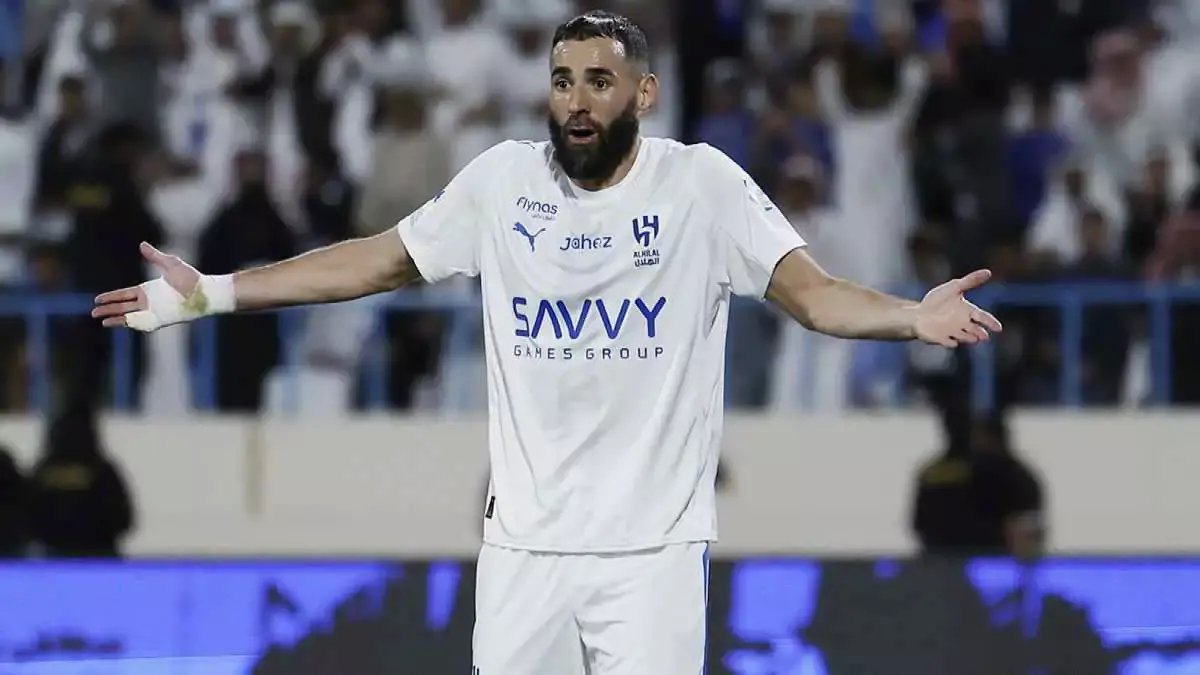 عاجل: تسريب حصري يكشف الراتب الحقيقي لبنزيما مع الهلال… الرقم الصادم الذي دخل حسابه البنكي!