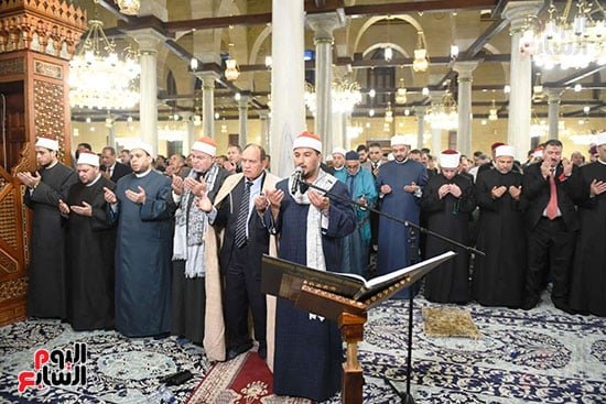 القارئ بلال سيف خلال إمامة المصلين