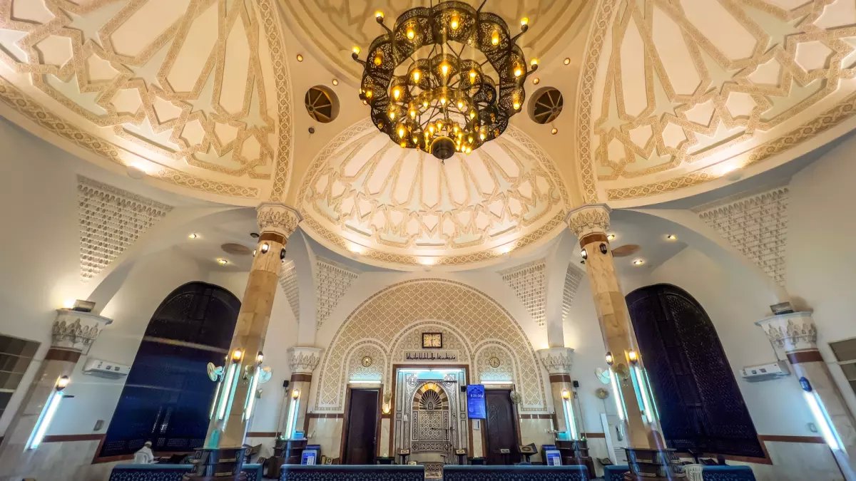 عاجل: السعودية تمنع نهائياً تصوير الصلاة في المساجد خلال رمضان... قرار تاريخي لحماية قدسية العبادة من الرياء!