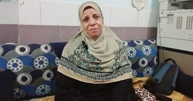 «منصورة أحمد».. قصة سيدة من قنا حفظت القرآن كاملًا بعد الستين.. فيديو