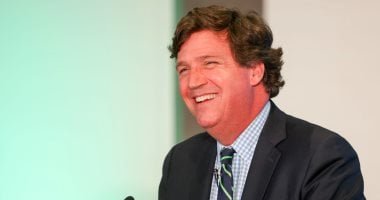 احتجاز تاكر كارلسون في إسرائيل