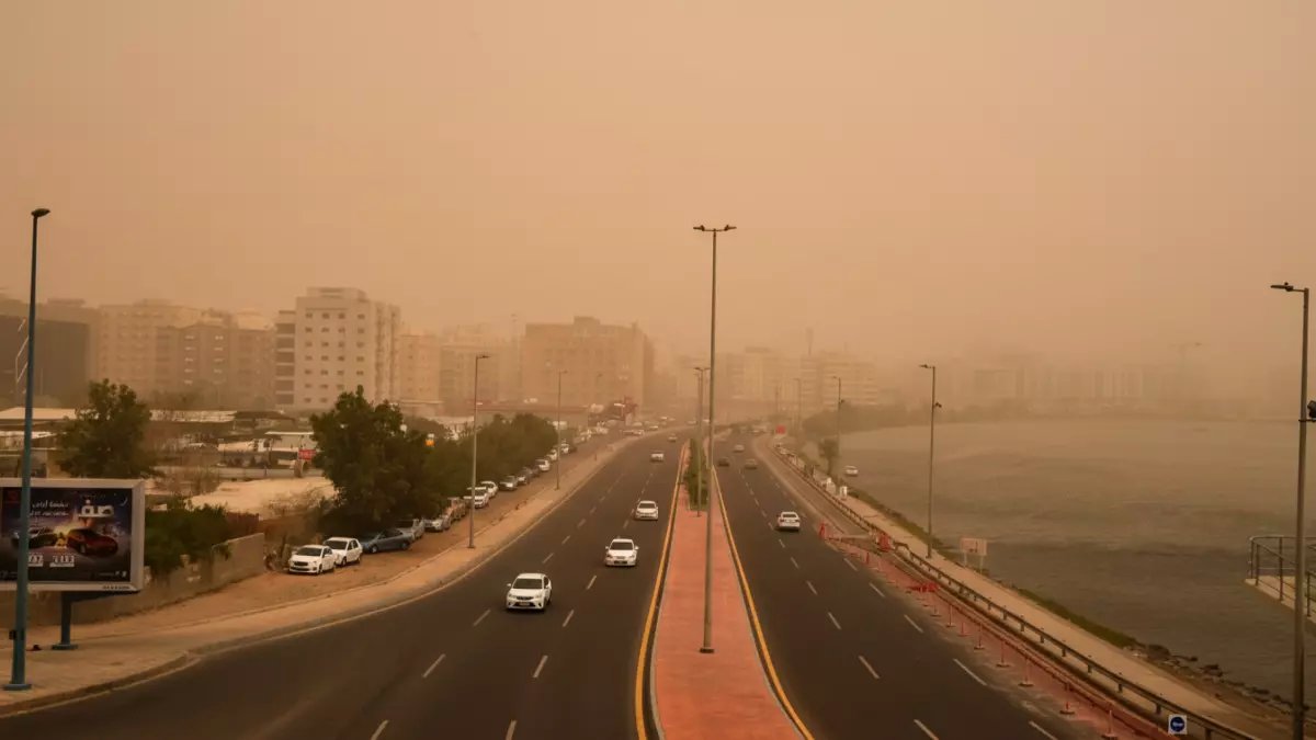 عاجل: عاصفة ترابية تجتاح 15 مدينة سعودية اليوم.. الرؤية تنعدم تماماً والأرصاد تحذر!