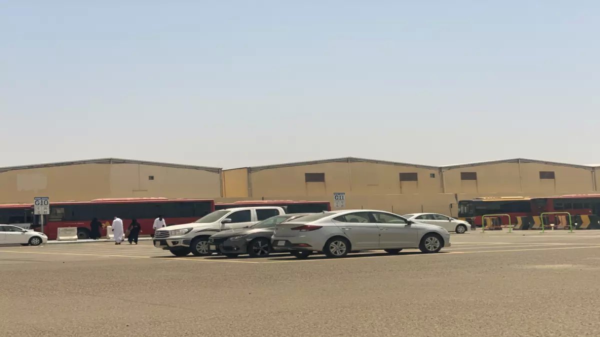عاجل: السعودية تُفعّل منظومة نقل ثورية لضيوف الرحمن - 6 مداخل و5 مواقف تغير وجه العمرة!