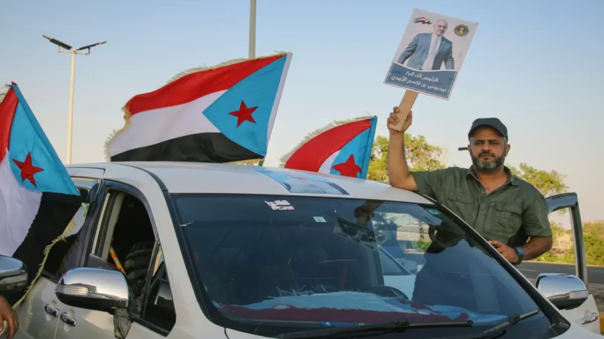 عاجل: الانتقالي يعلن "حرباً" على الحكومة ويهدد بانفجار شعبي مدمر - هل ينهار اليمن؟!