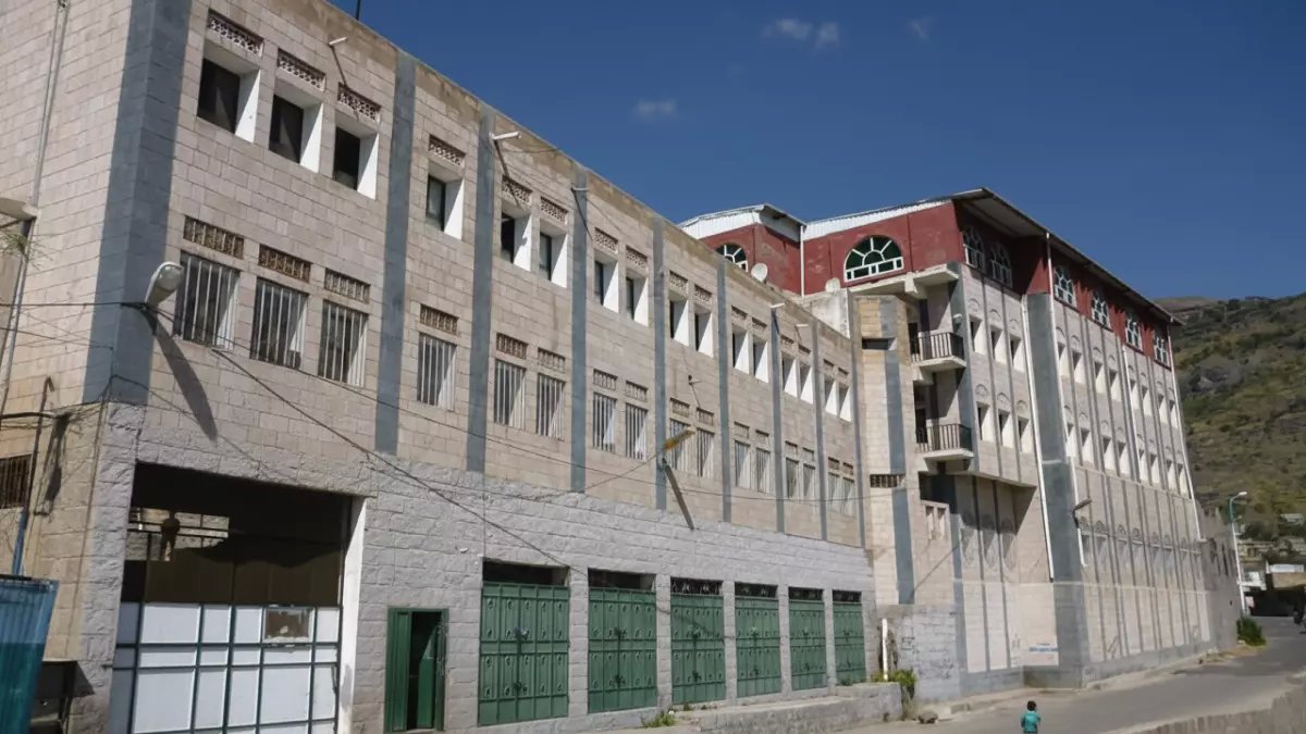 عاجل: مليشيا الحوثي تقطع آخر خيط أمل عن 200 يتيم في إب... هل سيموتون جوعاً؟