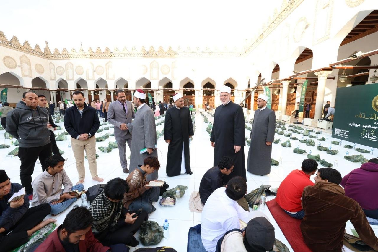 تفقد وكيل الأزهر الشريف تجهيزات الإفطار