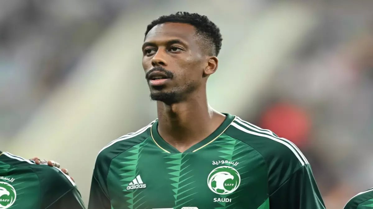 عاجل: فضيحة الفيفا تشعل غضب السعوديين.. إقصاء الدوسري لصالح كنو في بوستر المونديال يثير عاصفة انتقادات!