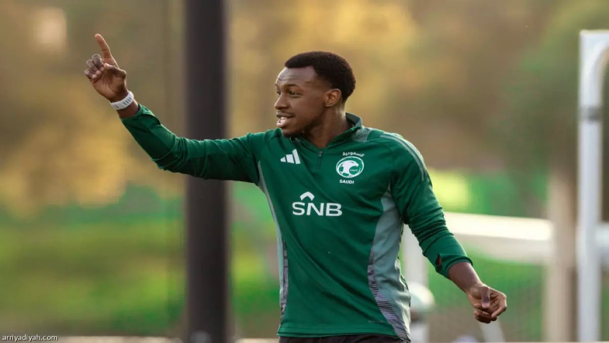 عاجل: رينارد يخطط لإعادة العويس المعتزل دولياً لتشكيلة السعودية في كأس العالم 2026!