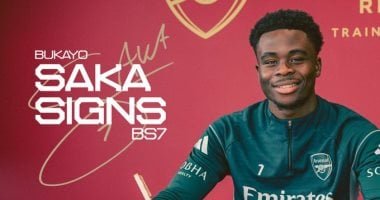 أرسنال يؤمن بقاء بوكايو ساكا بعقد طويل الأجل