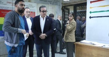 جولة مفائجة لوزير الصحة بمستشفى السلام التخصصى ويحيل مديرها للتحقيق