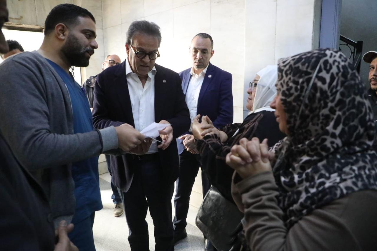 وزير الصحة يجرى جولة مفاجئة