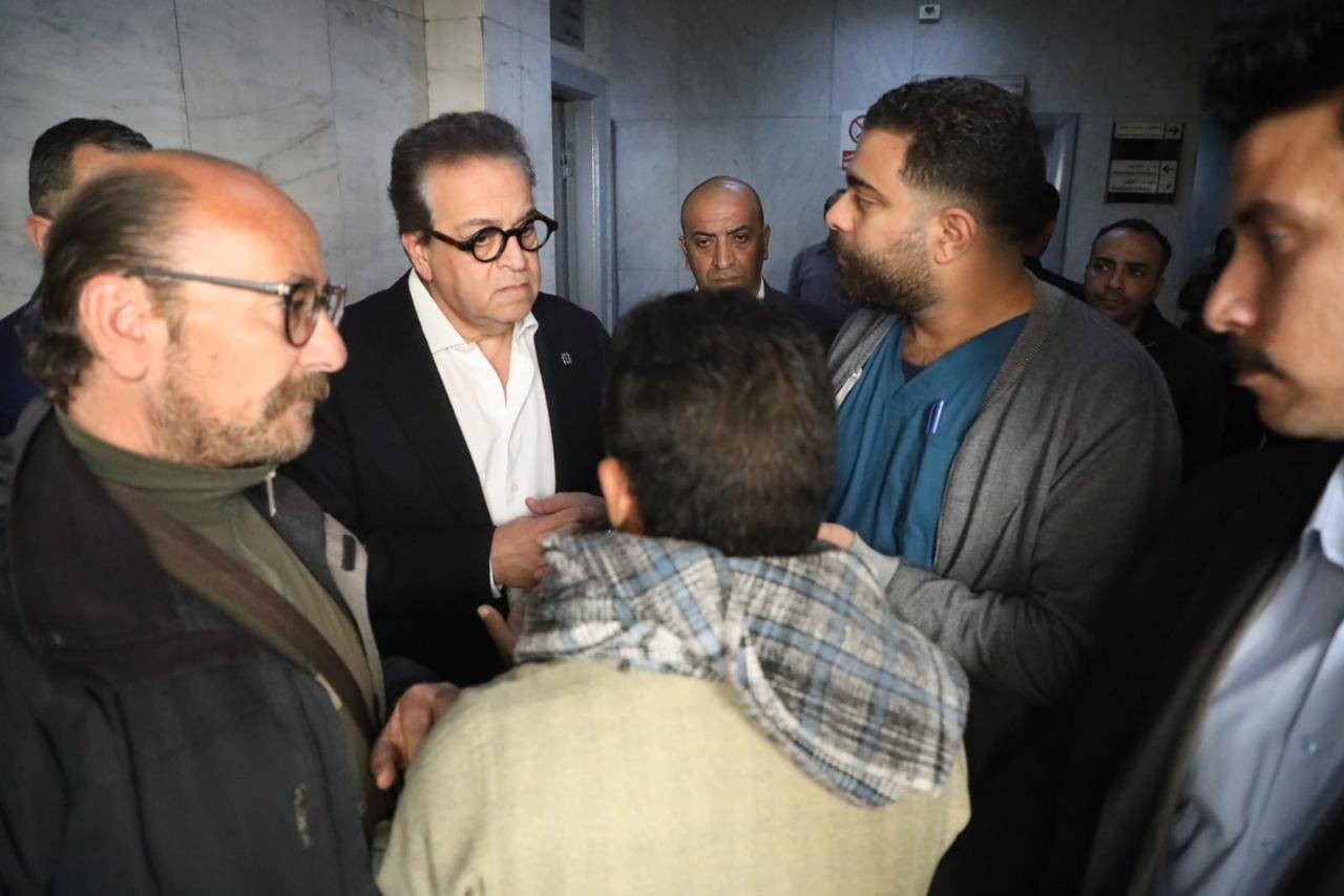 جانب من جولة وزير الصحة