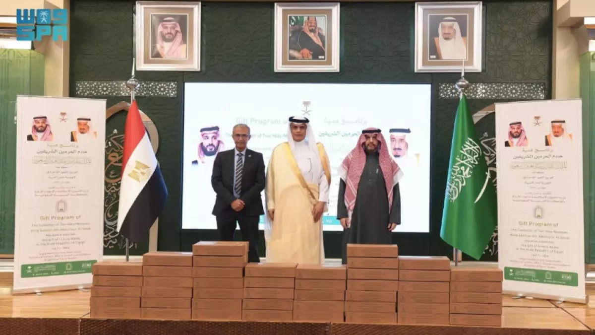 عاجل: خادم الحرمين يهدي الصومال 30 طن تمور - مفاجأة تصل 120 ألف مسلم!