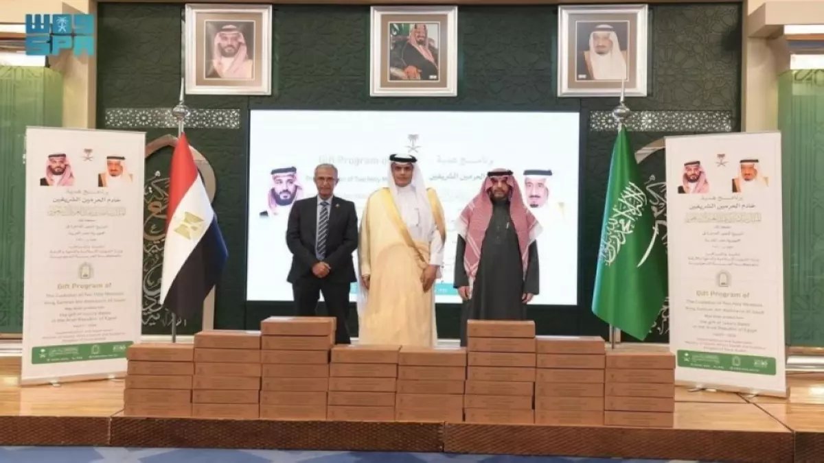 عاجل: السعودية تهدي مصر 10 آلاف طن تمور فاخرة... مبادرة خادم الحرمين التي تصل 120 دولة!