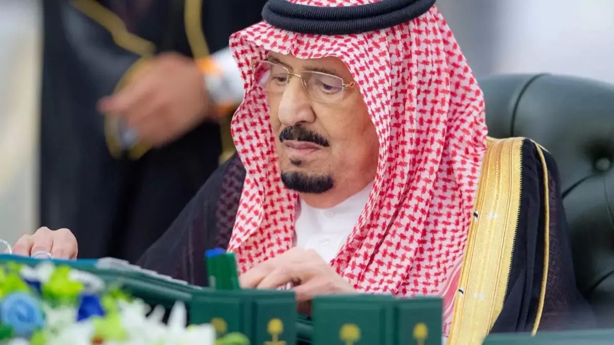 عاجل: الملك سلمان يوزع 3 مليارات ريال خلال ساعات... مفاجأة رمضان الكبرى تصل حسابات السعوديين!