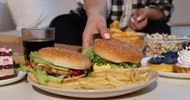 وداعًا للوجبات السريعة.. كيف تجعل مائدة رمضان «بوابتك» لصحة طفلك؟