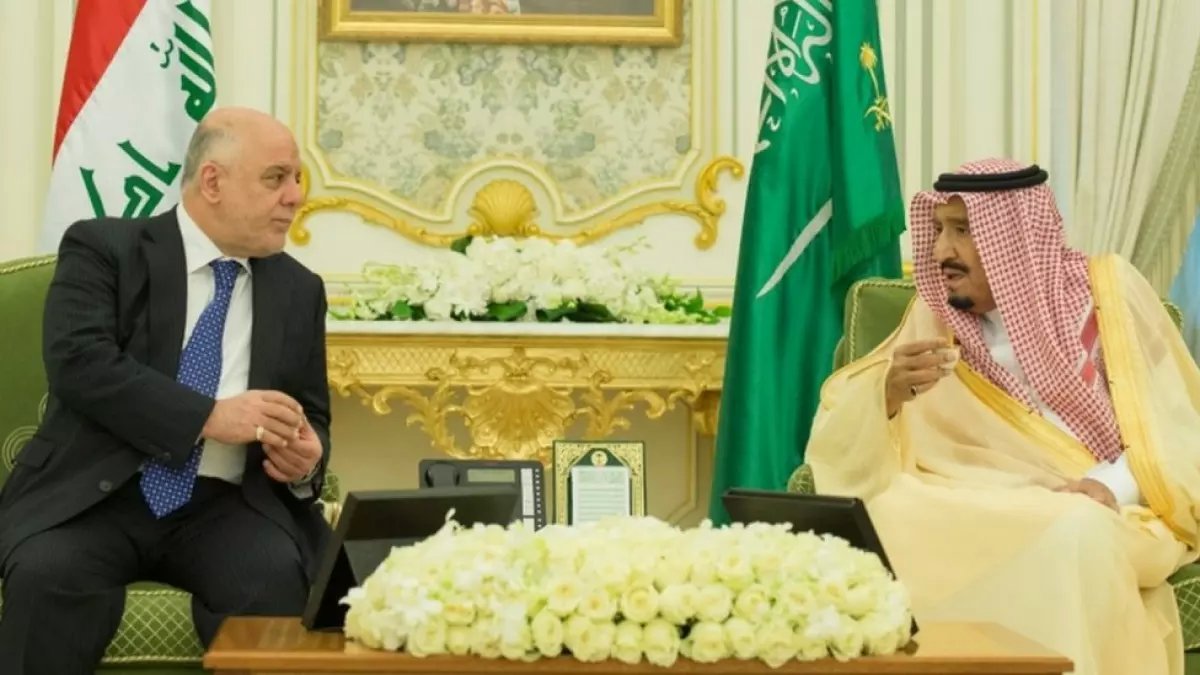 فضيحة دبلوماسية: صورة مُسرّبة من سفارة العراق تُشعل الغضب... العراقيون واقفون والسعوديون جلوس!