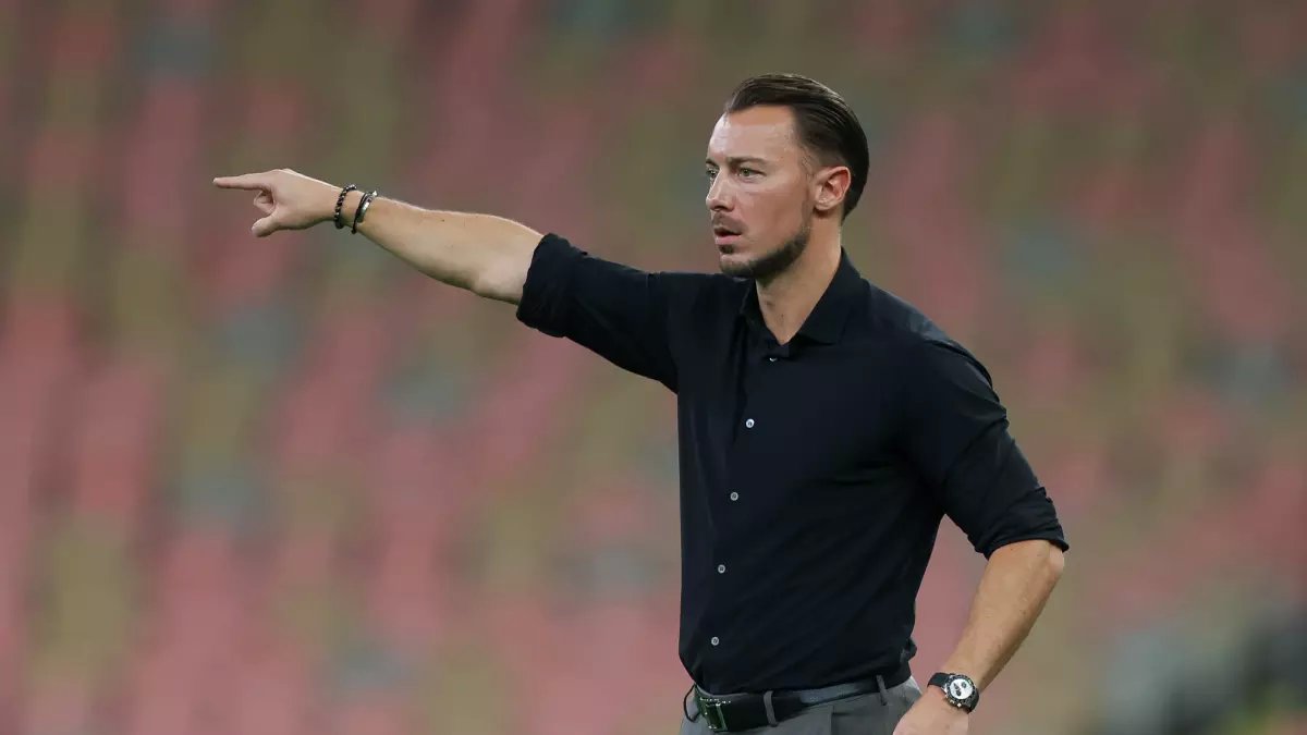 عاجل: يايسله يكشف السر الخفي وراء انتفاضة الأهلي الجنونية أمام النجمة - مفاجأة صادمة عن أتانجانا!