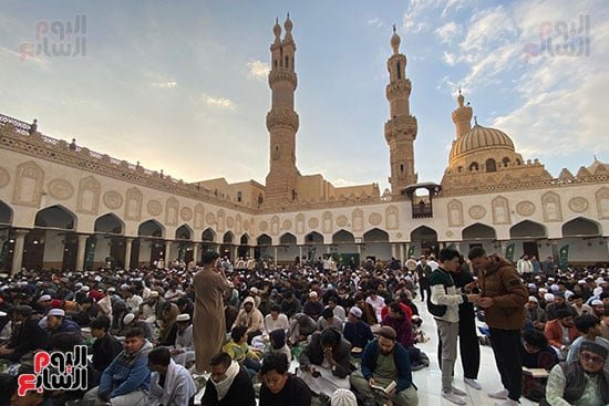 جانب من رواد مسجد الجامع الأزهر