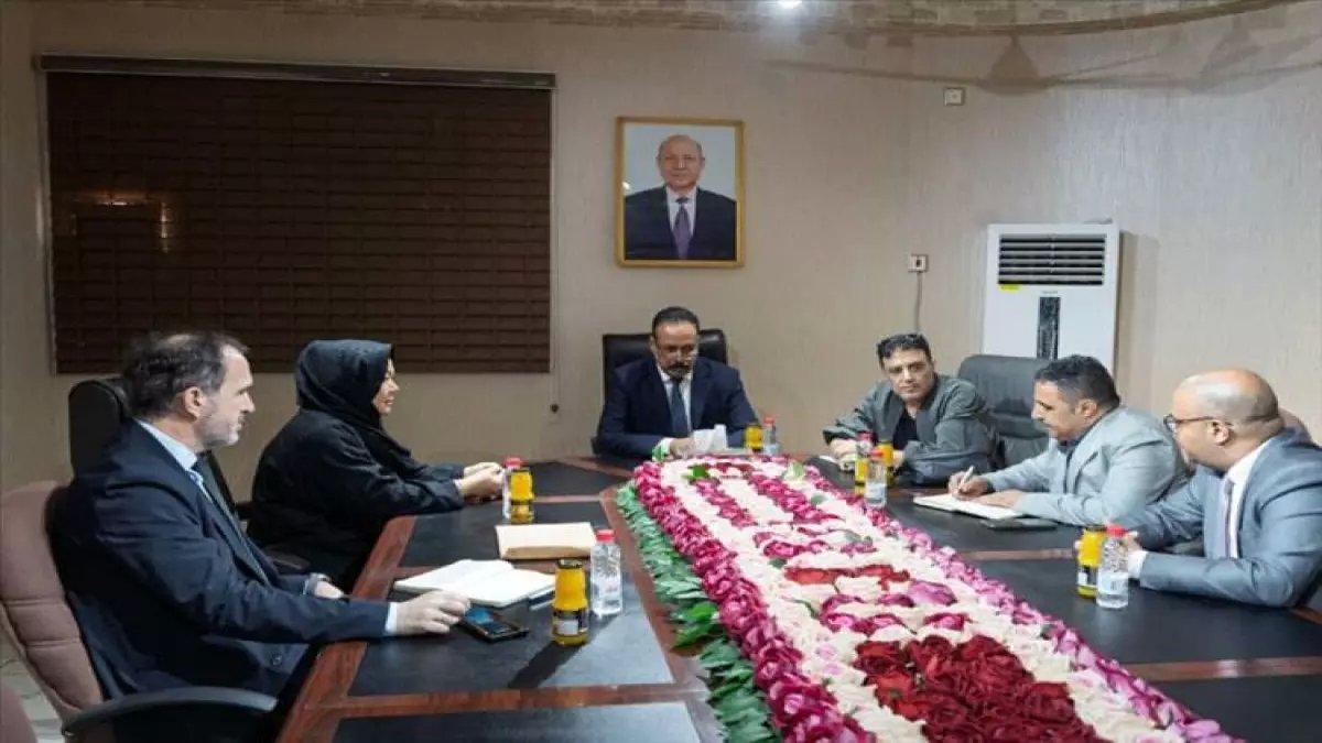 عاجل: مأساة أهالي المخزن بأبين... يدفعون فواتير المياه شهرياً ويشربون من الآبار منذ شهر رمضان!