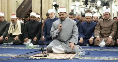 الأزهر يقدِّم طالب بكلية الطب كأول طالب جامعى يؤم المصلين فى الجامع الأزهر.. صور