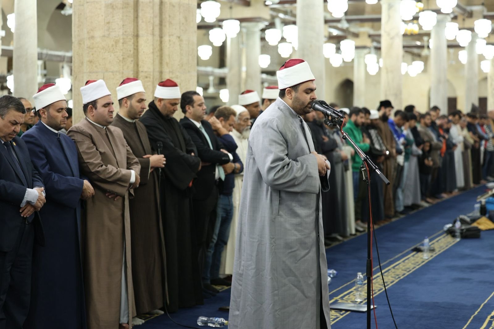 الأزهر يقدِّم الطالب محمد عبد النبي جادو الطالب بكلية الطب كأول طالب جامعي يؤم المصلين في الجامع الأزهر