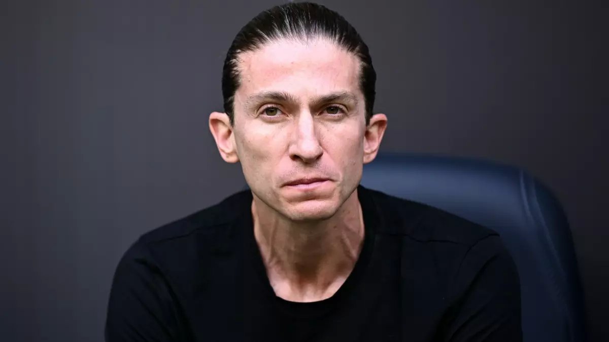 عاجل: فيليبي لويس يقلل من معاناة فينيسيوس العنصرية بوصفها "حادث فردي".. البرازيل تغلي غضباً وتنديداً!