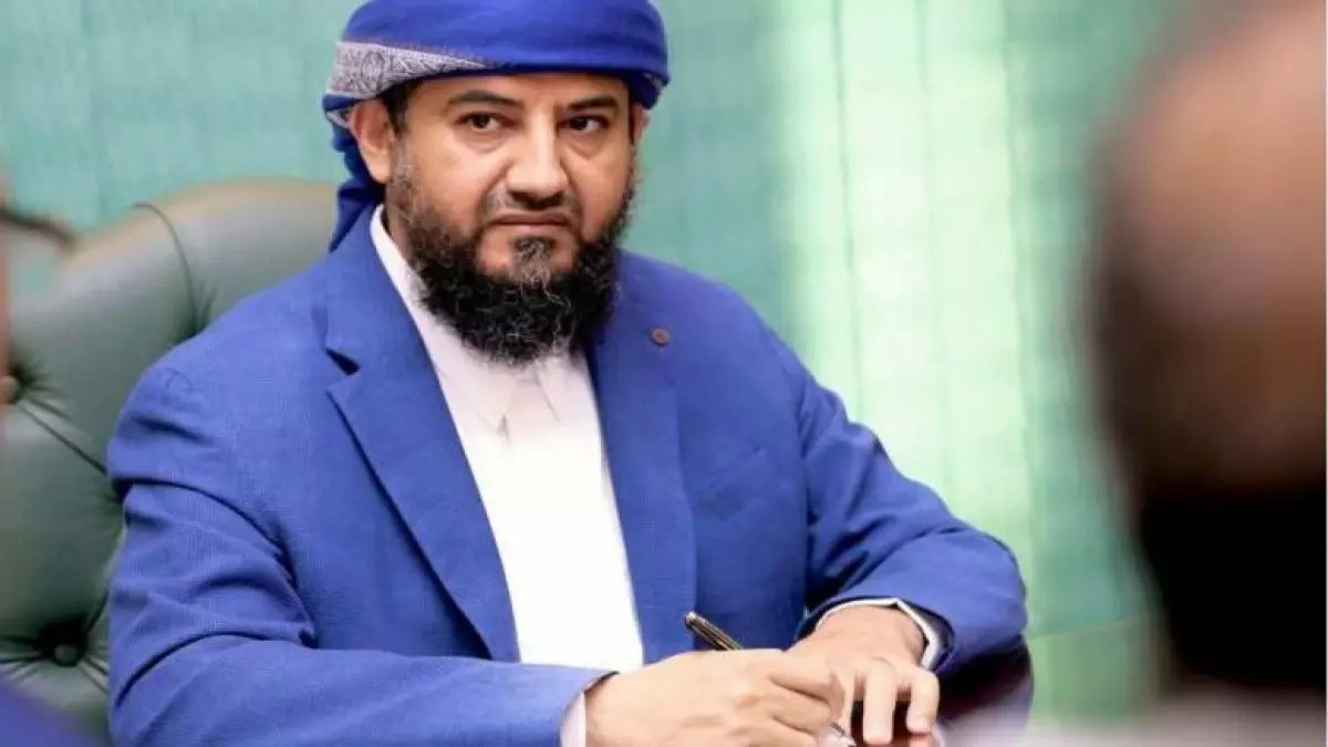 عاجل: مدير مكتب "المحرمي" يفجر مفاجأة صادمة - "من رحب بإسرائيل لا يحق له رفض الخدمات السعودية"!