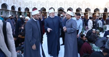 "كالبنيان المرصوص".. طلاب العالم يلتفون حول مائدة إفطار الأزهر