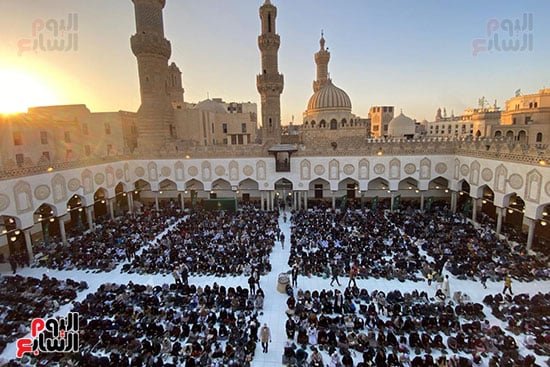 الطلاب فى حفل الإفطار