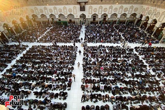 ألاف المصلين