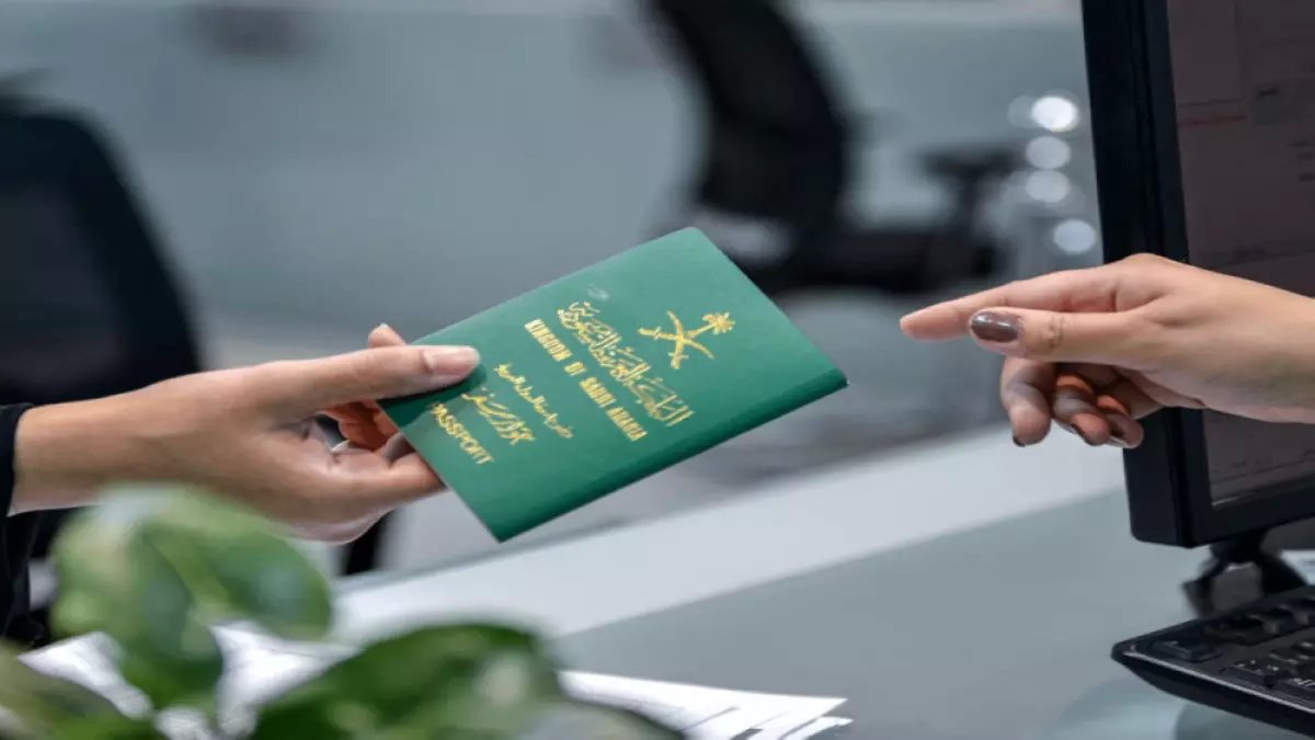 عاجل: أبشر تلغي شرط دفع المخالفات لإصدار الجواز... هل ستوفر آلاف الريالات على المواطنين؟