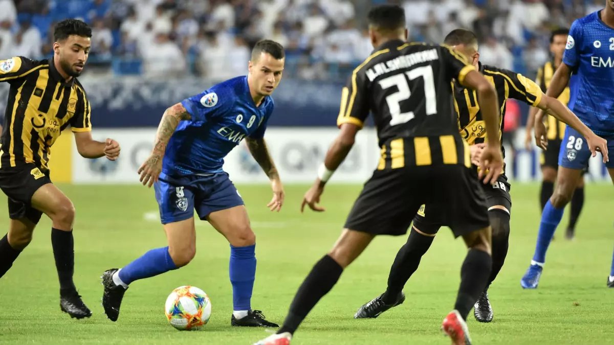 "عين على الحكم" .. هل نجا الهلال من الهزيمة أمام الاتحاد بقرار تحكيمي مثير؟ (أنكشف السر)