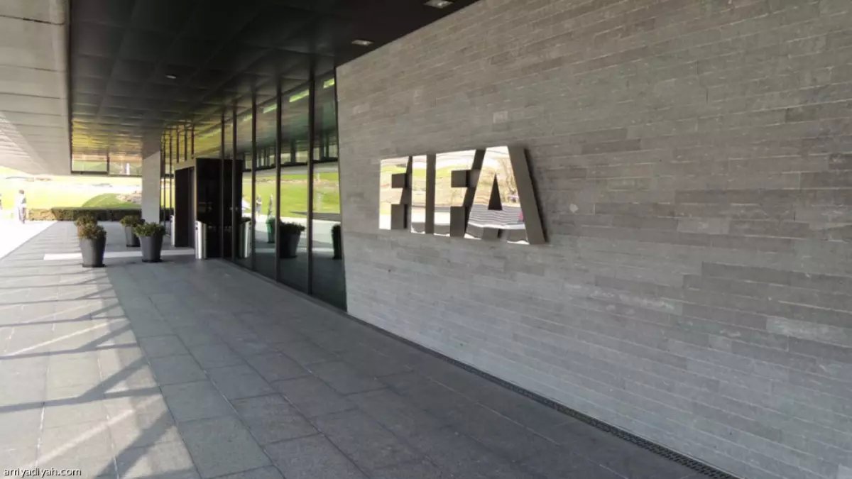 فضيحة: فيفا يطيح بـ15 نادياً سعودياً من دوري روشن... الشباب وضمك في مقدمة المعاقبين!