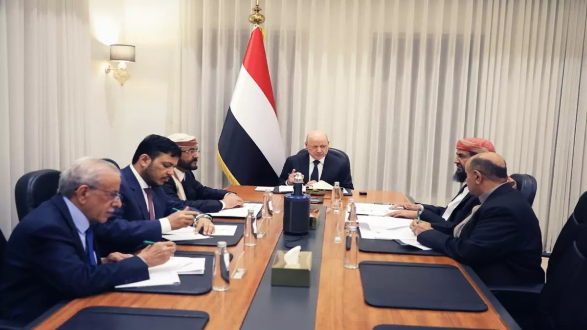 عاجل: مجلس القيادة يتوعد بالرد الحازم على فوضى عدن ويكشف خطة سعودية تاريخية لحل الأزمة الجنوبية!