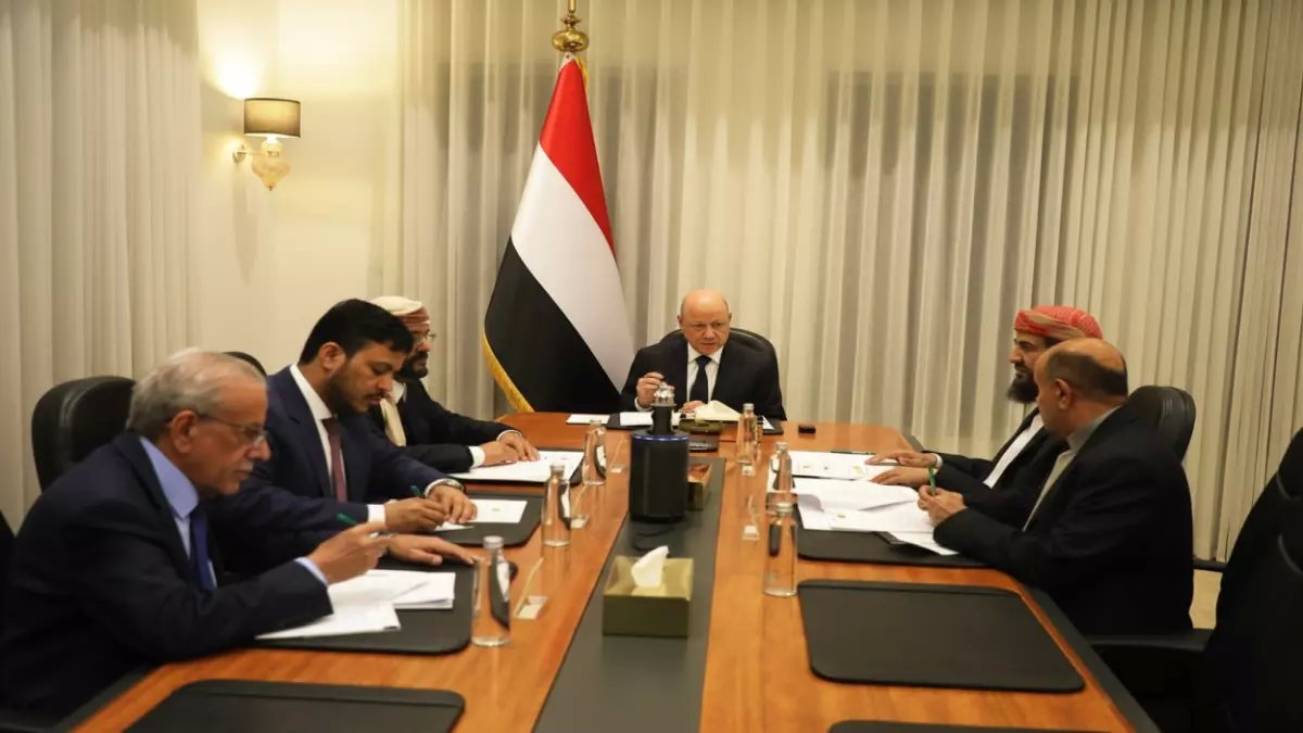 عاجل: مجلس القيادة يهدد بـ"رد حازم" بعد محاولة اقتحام قصر الحكومة... تحقيق شامل ومحاسبة فورية للمتورطين!