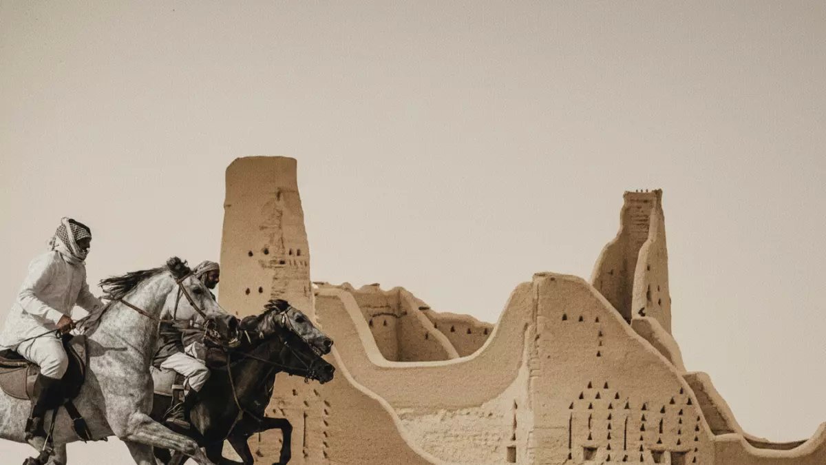 حصري: شاهدوا لحظات يوم التأسيس السعودي 2026… عروض درونز ضوئية وألعاب نارية تبهر 14 مدينة في أكبر احتفال بتاريخ الوطن!