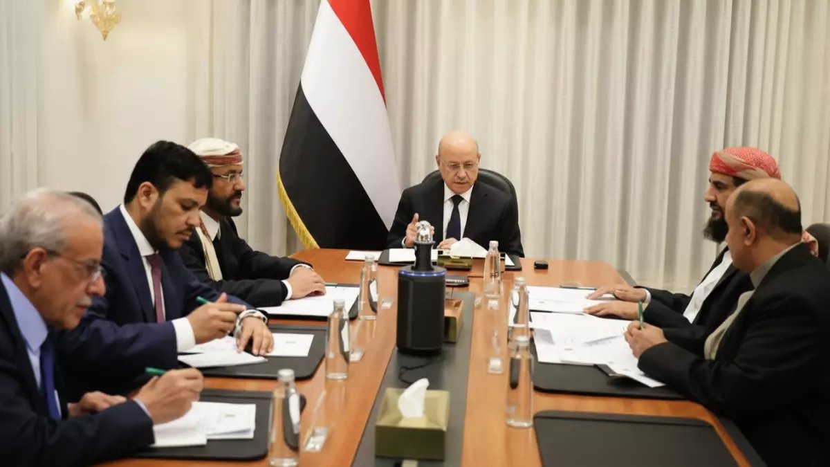 عاجل: "القيادة اليمنية تهدد بـ"الرد الحازم" ضد محاولات تعطيل الدولة... واستضافة سعودية "تاريخية" للحوار!"