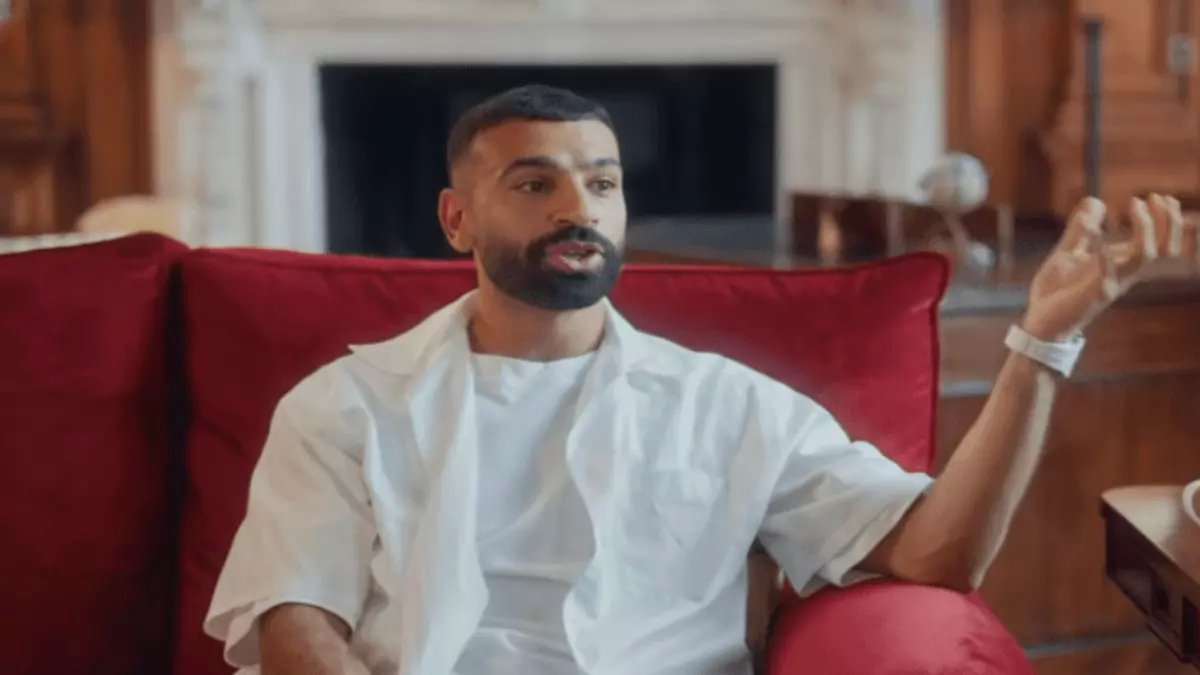 مُذهل: محمد صلاح يكشف حلمه الذي سبق النجمة العالمية - "كنت حلمت أكون ضابط مثل والدي قبل الكرة"