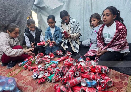 أطفال غزة يحتفلون بشهر رمضان