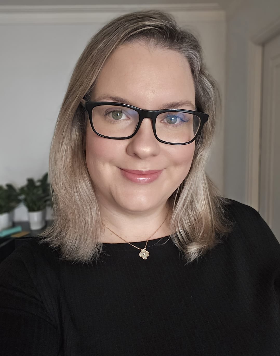 نائبة سفير أستراليا نائبة سفير أستراليا