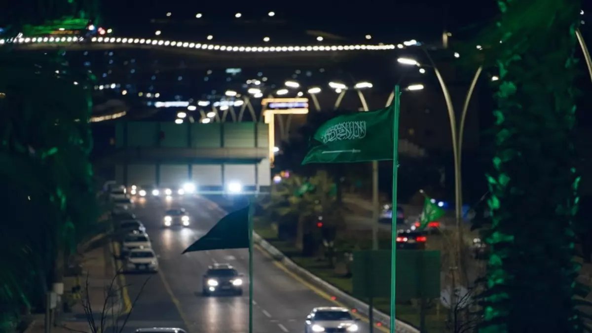 شاهد: احتفالات يوم التأسيس تحول المملكة لكرنفال عملاق… 299 عاماً من المجد في مشهد لم تشهده المدن من قبل!