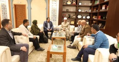 + يبحث آليات تنفيذ «نموذج الفتوى الذكي» لتعزيز توظيف الذكاء الاصطناعي في الإفتاء