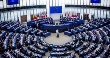 البرلمان الأوروبي يجمد اتفاق التجارة مع أمريكا بعد رسوم جمركية لترامب