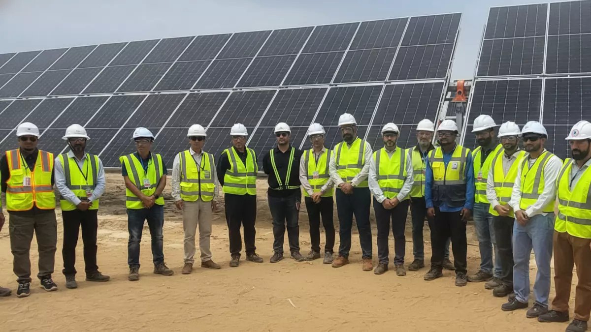 عاجل: شركة كندية عملاقة تفتح أبواب الذهب الأخضر في عُمان - راتب يحلم به كل مهندس!