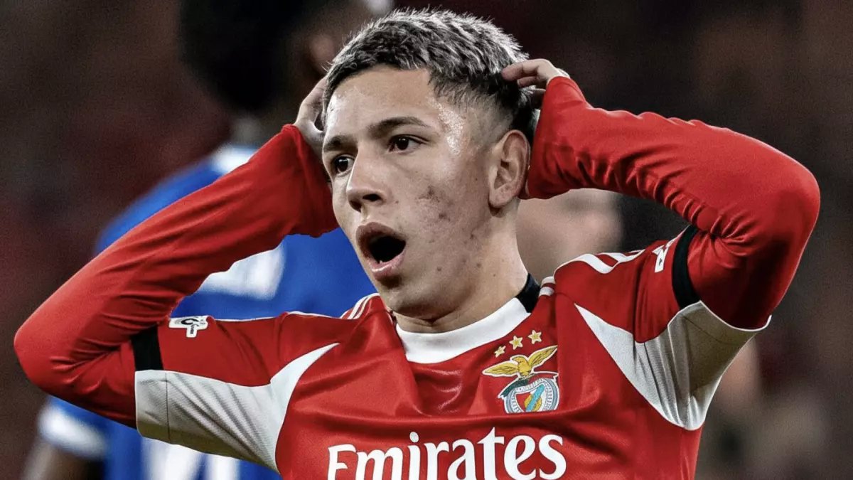 فضيحة مزدوجة: ألونسو يدفع الثمن وحده بينما أربيلوا يهرب من المسؤولية في ريال مدريد… الصحفي إستيبان يكشف المعايير المزدوجة!